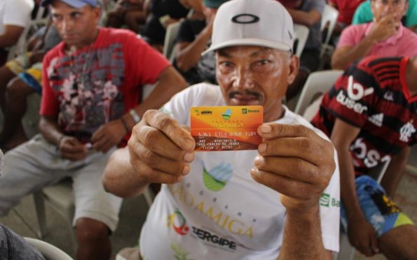 Governo de Sergipe inicia entrega dos cartões do Mão Amiga Laranja 2019