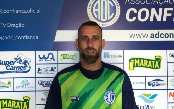 Goleiro Rafael Santos, ex-Vila Nova, se apresenta ao Confiança 