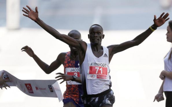 Queniano vence São Silvestre com ultrapassagem nos últimos segundos