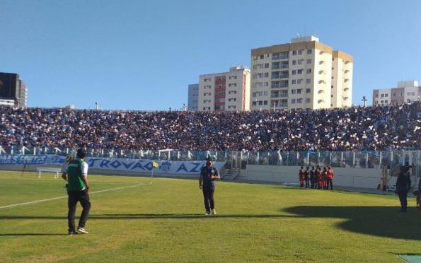 Confiança garante lucro de R$ 10 mil em vendas internas durante clássico