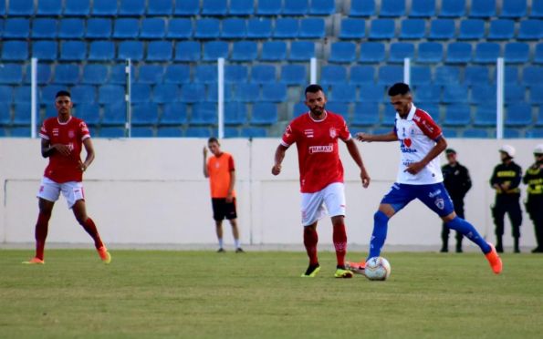 Sergipe vence Itabaiana, assume a liderança e se classifica