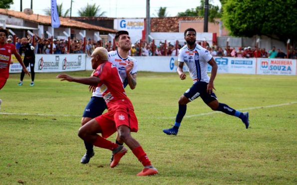 Mesmo jogando mal, Confiança mantém série invicta e retoma liderança