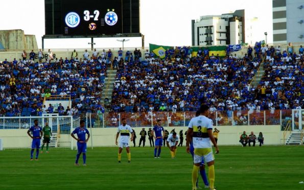 Segue invicto: Confiança vence e garante título da primeira fase