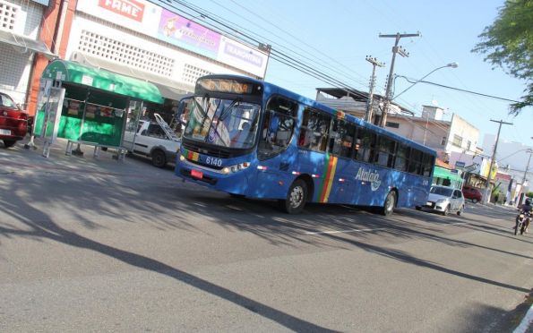 Edvaldo anuncia que não haverá reajuste da tarifa do transporte em Aracaju