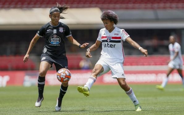 FIFPro diz que coronavírus ameaça crescimento do futebol feminino