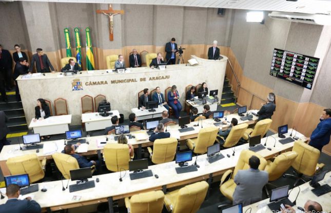 Câmara decide congelar salários dos vereadores e do prefeito em Aracaju