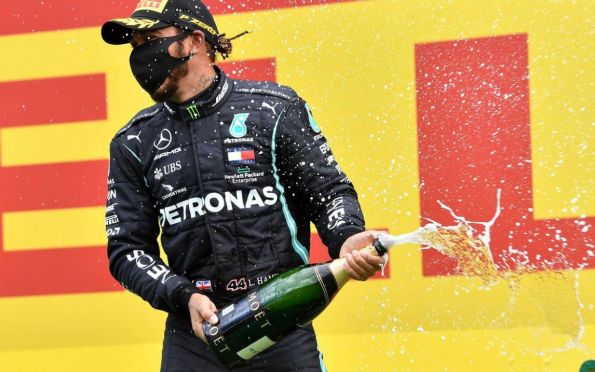 Hamilton vence GP da Estíria e mira em recorde de Schumacher