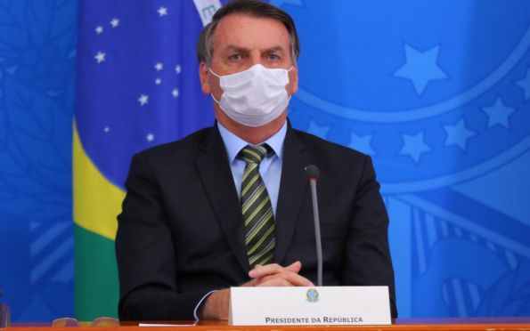 Bolsonaro diz que novo teste manteve resultado positivo para covid-19
