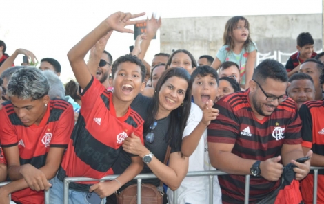 Torcedores do Flamengo se aglomeram em frente a hotel em Aracaju - Daniel Soares (1)