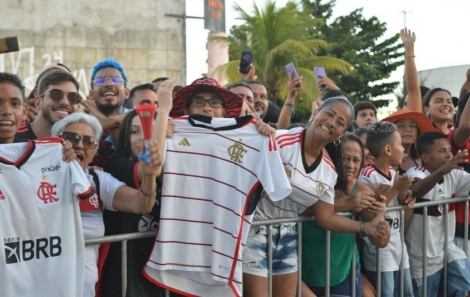 Torcedores do Flamengo se aglomeram em frente a hotel em Aracaju - Daniel Soares (5)