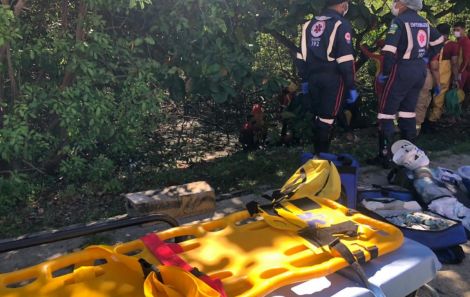 Equipes de resgate se preparam para entrar no mangue (Foto: Will Rodriguez/F5News)
