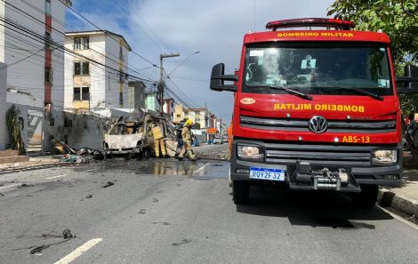 ambulancia pega fogo augusto franco - cmbse (2)